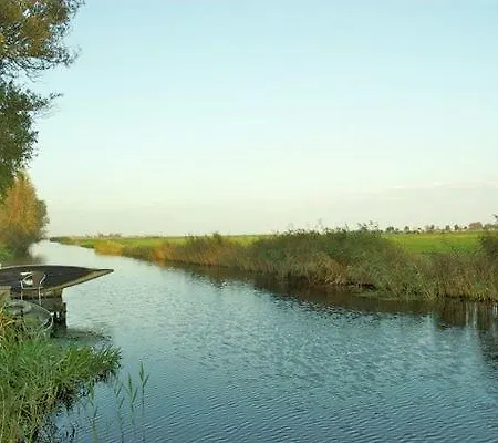 Quaint Holiday In Near Lake בית נופש *